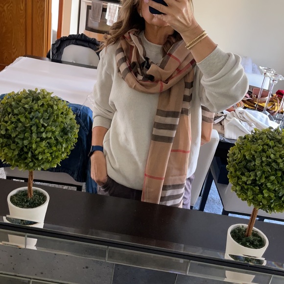 Authentic ❌SOLD ❌Burberry scarf wool/ silk - Picture 3 of 10